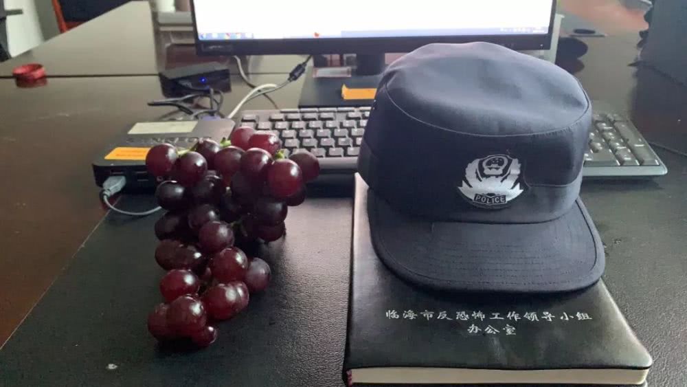 “从警六年第一次吃到这么甜的葡萄”